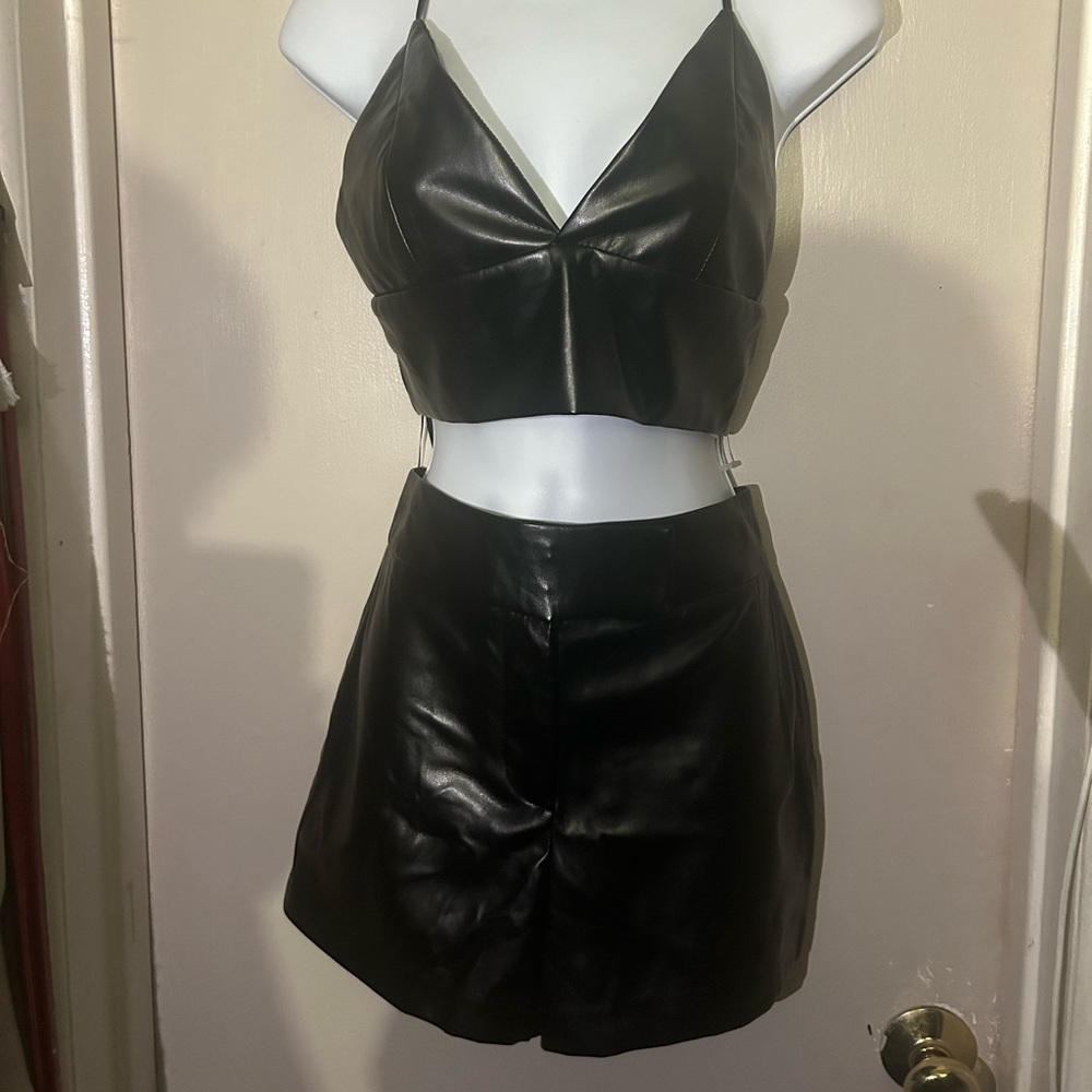 House of Harlow 1960- 2pc top and shorts black